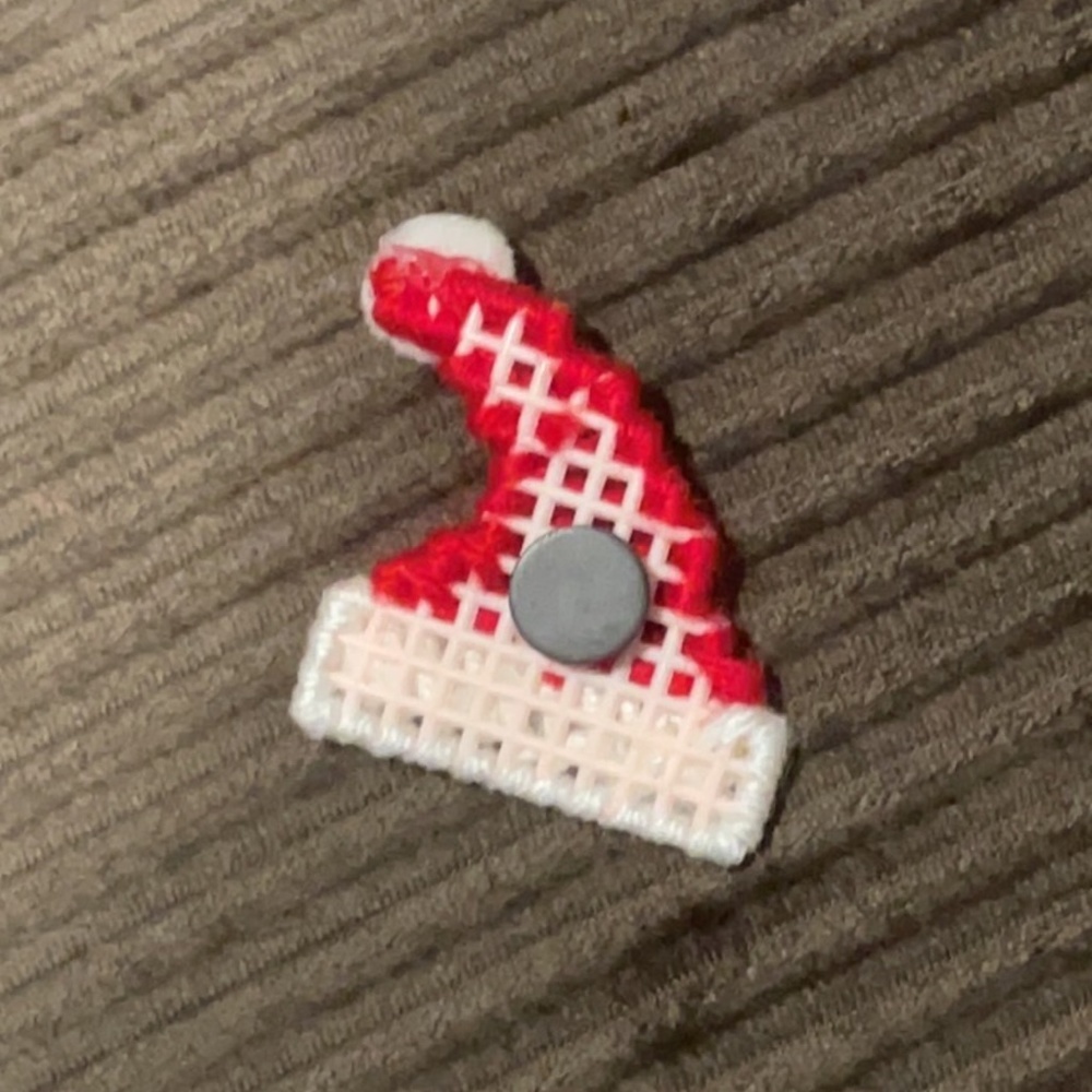 Handmade Santa hat magnet - Picture 2 of 2